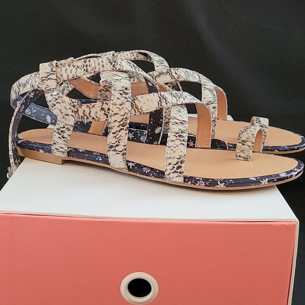 Sandals - Picture 3 of 5